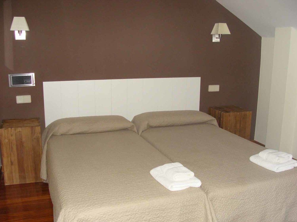 Hotel Montanas De Covadonga กังกัส เด โอนิส ภายนอก รูปภาพ