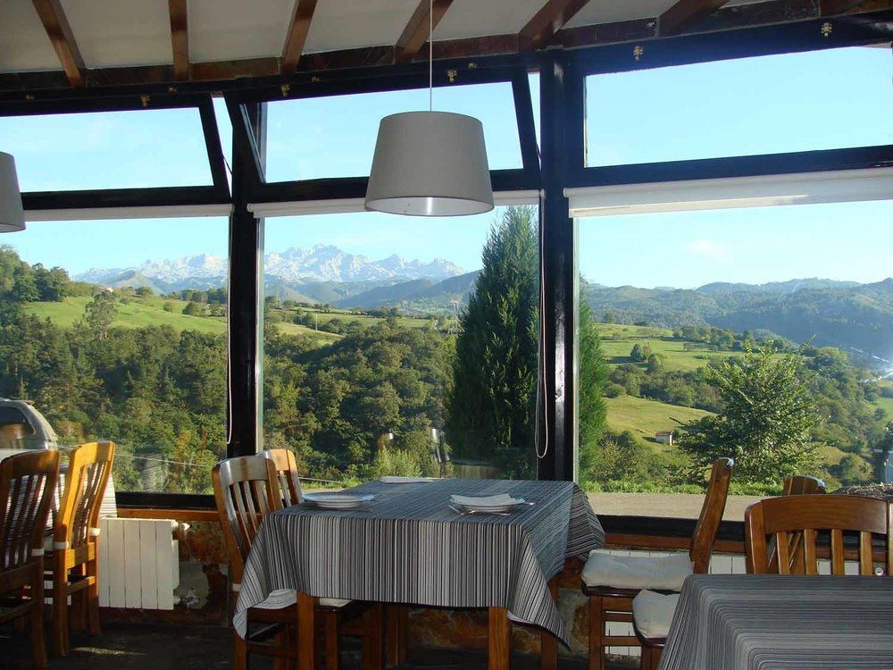 Hotel Montanas De Covadonga กังกัส เด โอนิส ภายนอก รูปภาพ