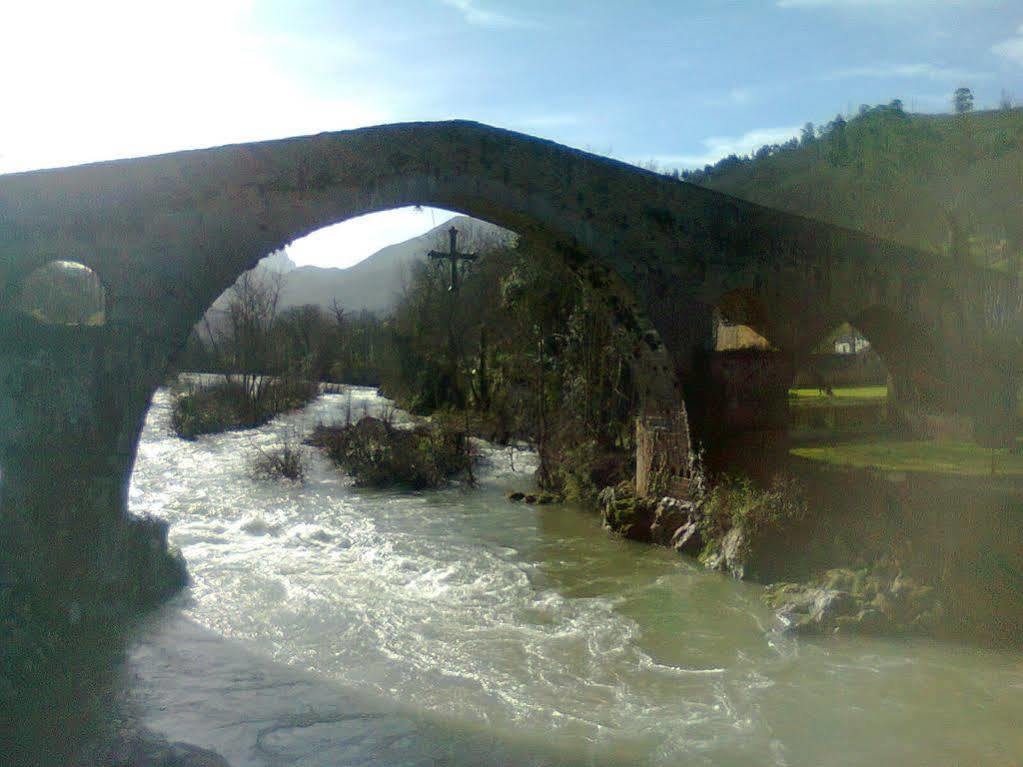 Hotel Montanas De Covadonga กังกัส เด โอนิส ภายนอก รูปภาพ