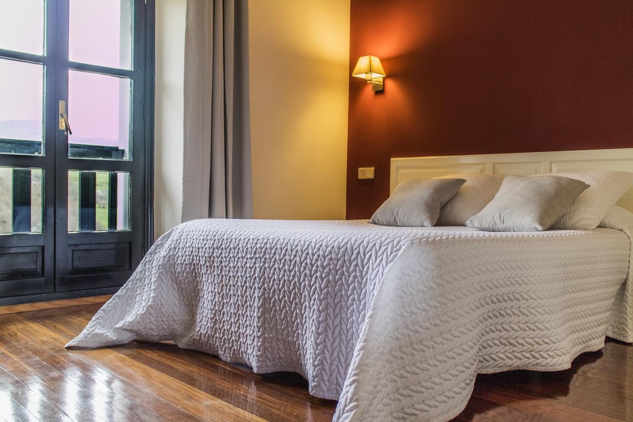 Hotel Montanas De Covadonga กังกัส เด โอนิส ภายนอก รูปภาพ